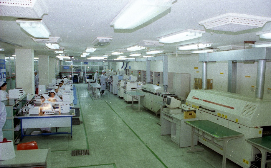 3上世紀(jì)90年代開(kāi)創(chuàng)國(guó)內(nèi)厚膜集成電路出口創(chuàng)匯先河.jpg
